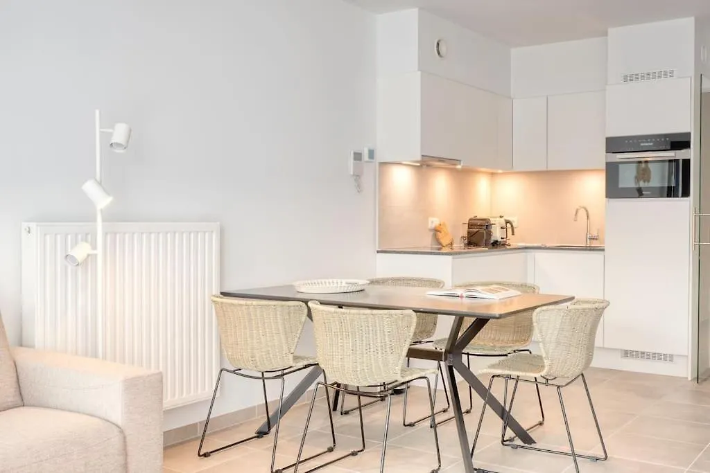 Apartment Family-Friendly Beachside Retreat For 5 In Ostend