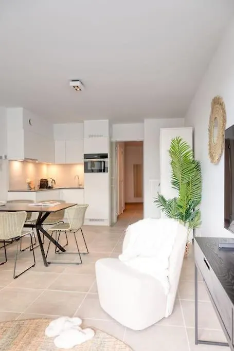 Family-Friendly Beachside Retreat For 5 In Ostend