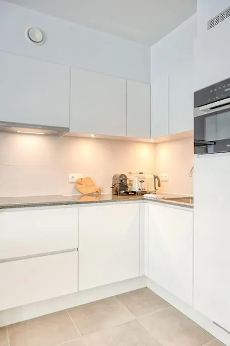 Apartment Family-Friendly Beachside Retreat For 5 In Ostend