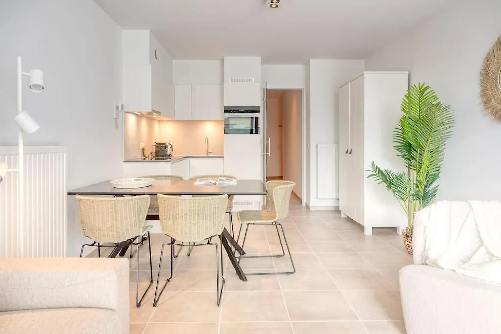 Family-Friendly Beachside Retreat For 5 In Ostend Apartment
